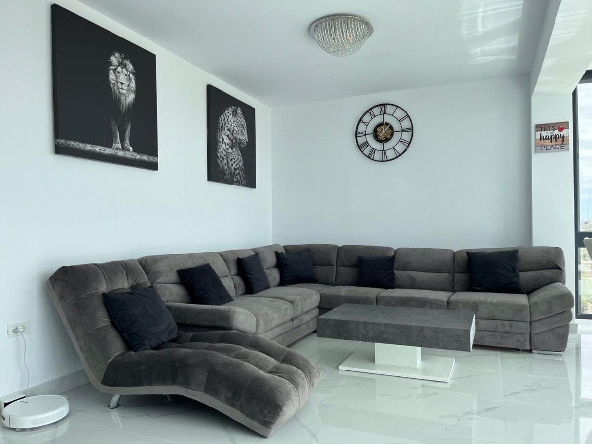 Luxury With Sea View Apartment